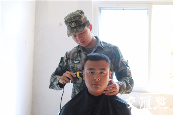 你好00后新兵东部战区陆军首批新兵陆续入营附视频