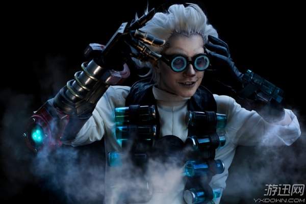 《守望先锋》弗兰狂斯鼠博士cos 小姐姐一脸奸笑略风骚