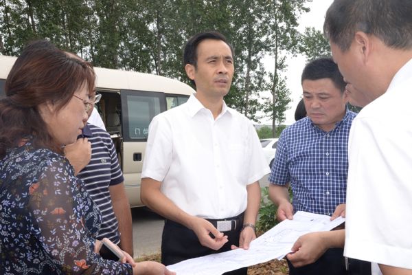 徐勤忠调研推进开发区部分重点项目建设