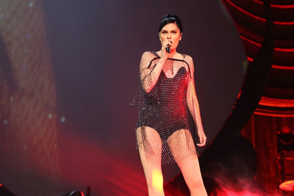 jessie j打破了在中国一次巡演中超过10场演唱会的纪录.