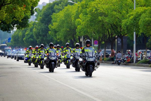 无锡梁溪公安组建重装巡逻骑警队守护城市安宁