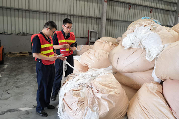 太仓海关退运禁止进口固体废物50.4吨(图)