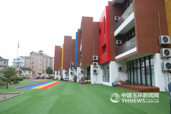 常委会主任元茂荣,副主任陈祥荣,李志坚,沈宛如,秘书长董服标参加视察