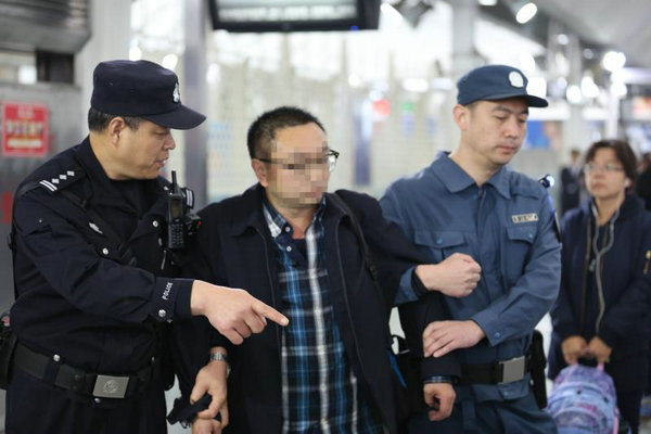 北京地铁一女子遭男子猥亵高喊抓流氓获民警帮助