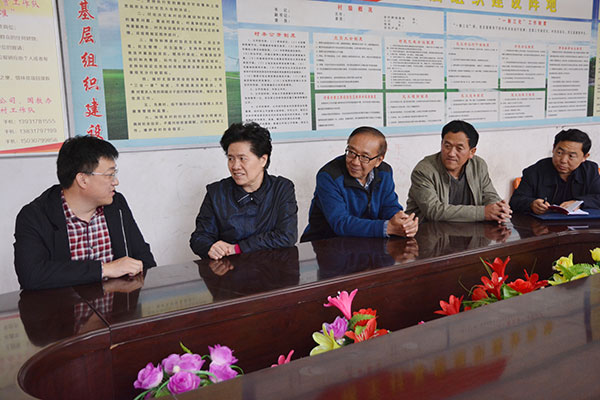 舒晓琴在国家信访局定点扶贫县调研时强调 进