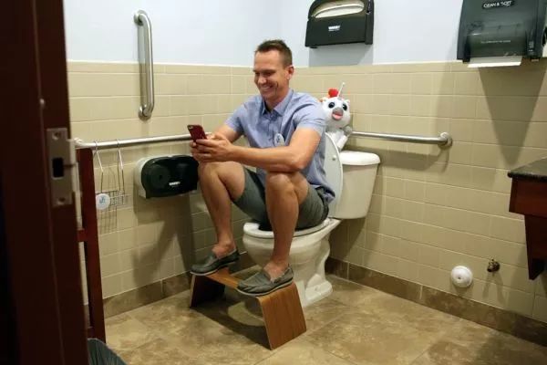 中国式蹲坑席卷全美我们蹲个厕所怎么就蹲成了上亿的生意