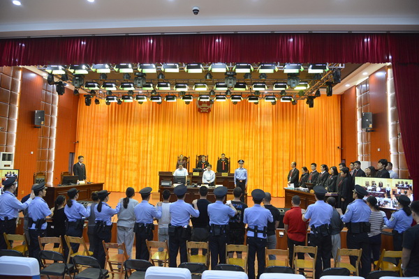 南宁市兴宁区法院开庭审理并当庭宣判14人偷越国境案