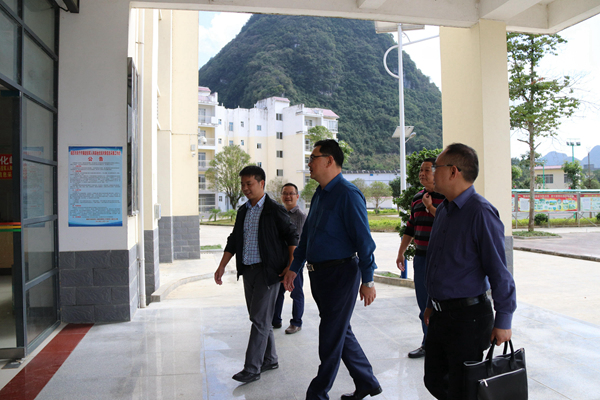 百色中院刘红云院长到靖西市走访人大代表及政协委员
