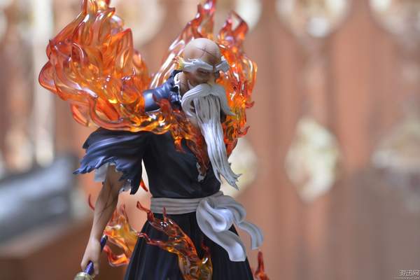 《死神》山本总队长卍解雕像开箱 残日狱衣裹身超霸气