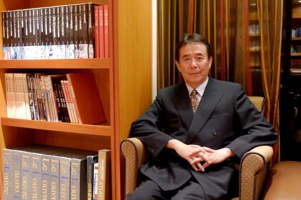 作为一代艺术先驱关广志先生的长子,关乃平在日本东洋美术学校任教