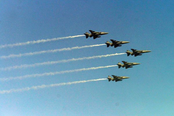 资料图：2016年1月26日，印度空军战机编队参加在新德里举行的共和国日阅兵仪式。 新华社发