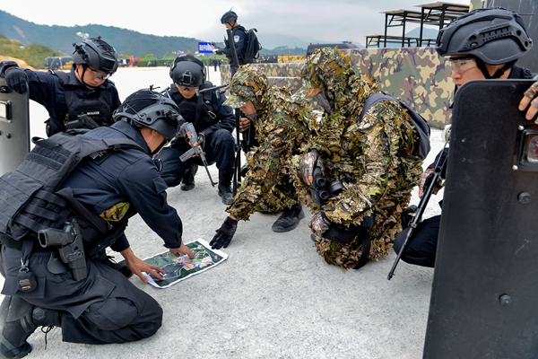 广东特警"冬训"练兵比武活动在广州开幕