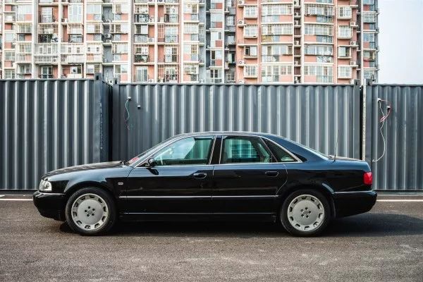 【老车记】第一代奥迪a8,奥迪豪华车的先驱!