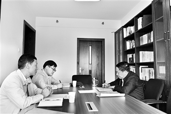 云南省纪委监委相关负责人与省卫计委(现为省卫健委)党组书记王灿平