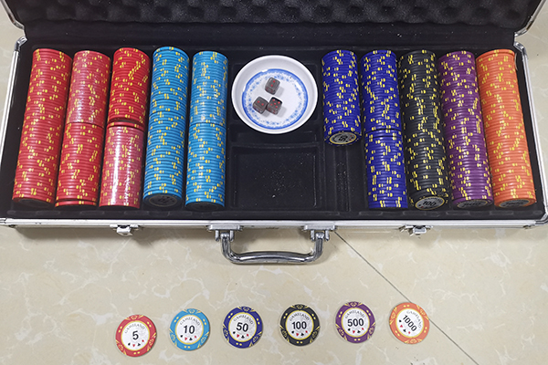 图为:昆明海关查获的赌博筹码 昆关宣/摄近日,昆明海关隶属天保海关关