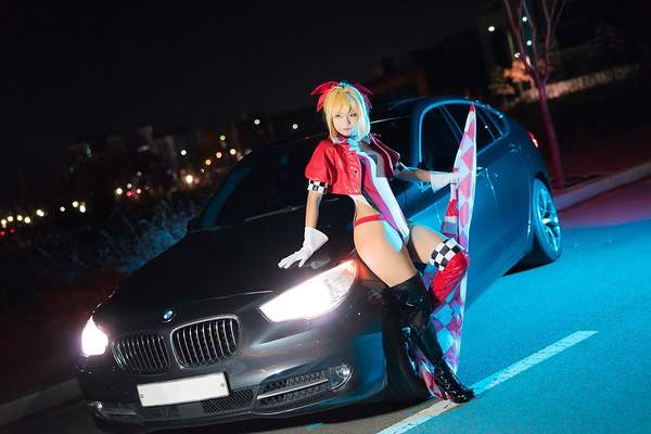 韩国小姐姐cos《fgo》赛车尼禄 身姿曼妙尽显万种风情