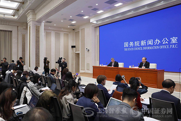 我国大陆2018年末总人口接近14亿