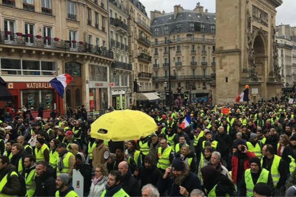法国“黄背心”抗议者（图：俄罗斯卫星通讯社）