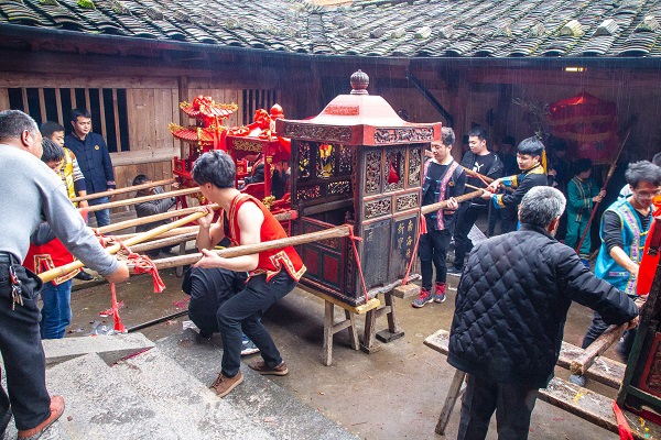 大山深处的畲族民俗——舞火凤|火凤凰|火凤|畲族_新浪新闻