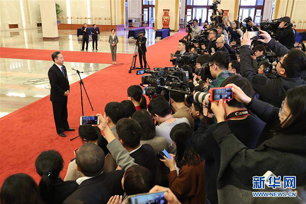 3月5日，交通运输部部长李小鹏在&ldquo;部长通道&rdquo;接受采访。