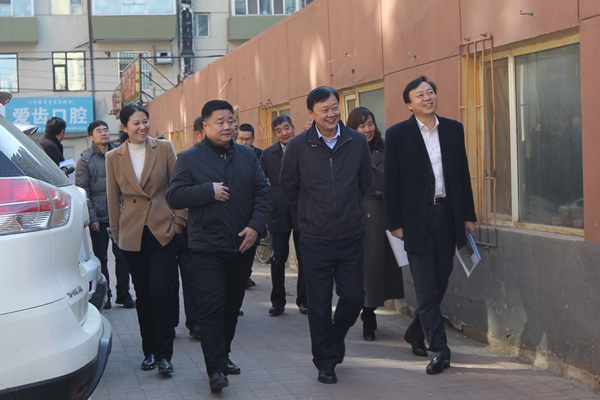 省残联康复部部长朱瑞华,副部长王泽宇;市残联副理事长张英君陪同调研