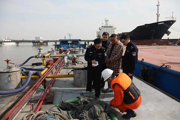 南京海关破获特大成品油走私案图