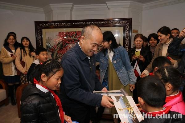 窦贤康校长与苏州小学生的樱花之约