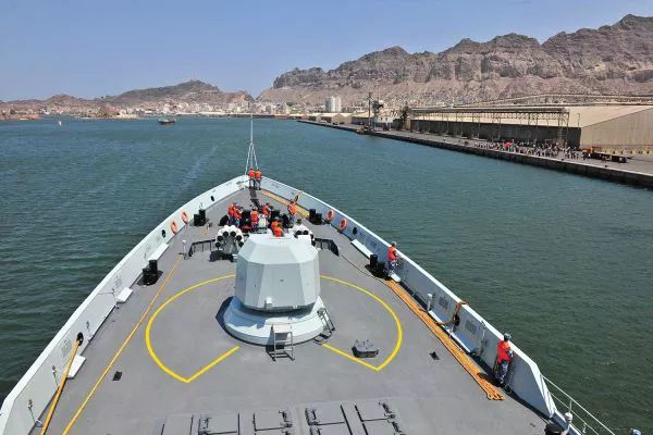 ▲资料图片：2015年3月29日，中国海军第十九批护航编队临沂舰抵达也门亚丁港。（新华社发）