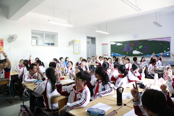 小小金融家青少年金融知识普及系列公益讲座走进天津汇森中学