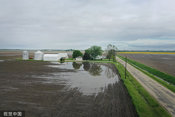 　　伊利诺伊州强降水致当地农田内涝，农民推迟了春季玉米种植 @视觉中国