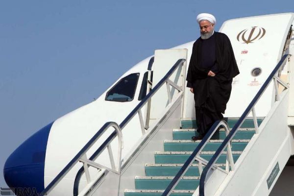  伊朗总统鲁哈尼在结束联大日程后回国，9月27日抵达德黑兰。（伊通社）