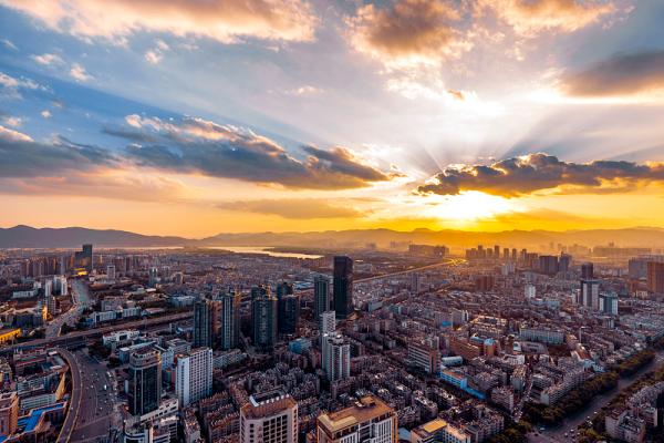 12971:云南前三季度GDP12971.85亿元 同比增长8.8% 昆明 视觉中国 图