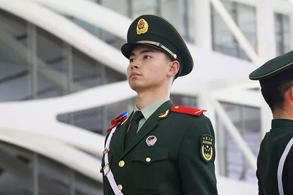 武警部队最年轻的支队新国门卫士成为一道亮丽的风景线