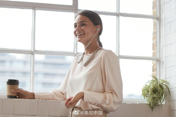 索尼颈挂式降噪耳机支持双噪声传感器技术,将于12...
