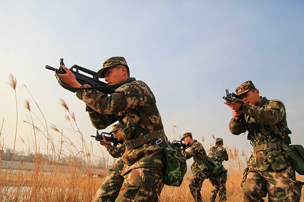 开训武警某部新年度实战化训练拉开战幕