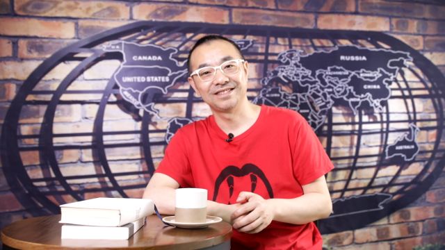 1989年毕业于四川大学中文系,先后主持《天天饮食》《东方夜谭》