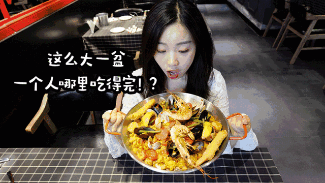 口误)此时需要召唤一面包车的人来分享~02 热辣红烩牛肉海鲜饭满满