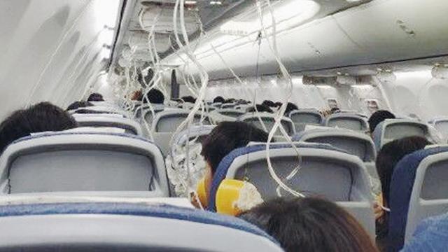 在巡航阶段,飞机出现座舱高度警告,机组人工释放了旅客氧气面罩,并施