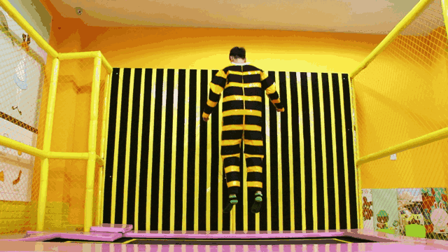 重磅阿甘小镇抖音同款网红蹦床和粘粘乐蜘蛛墙邀辣妈潮爸带着萌娃免费