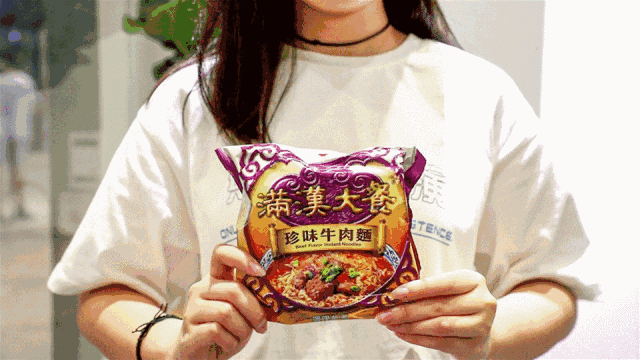 抖音点赞100w 的网红美食来成都了,用泡面带你环游世界!