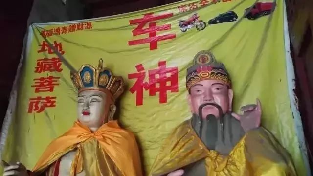 ▼保你开车六的一批;拜一拜这个手势"666"的车神,▼保你方向盘在手