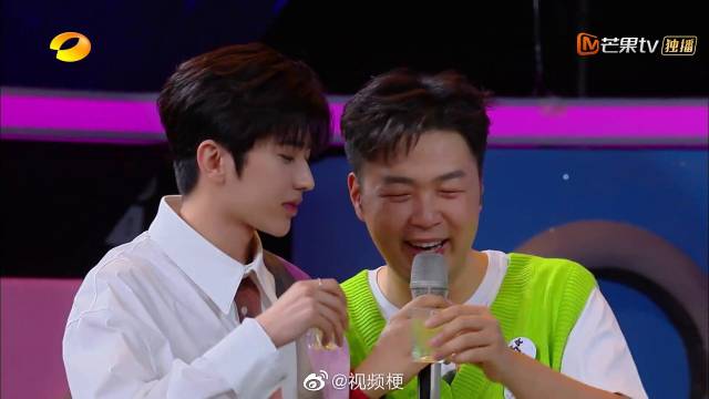 苦瓜组合成立蔡徐坤杜海涛连干三杯苦瓜汁