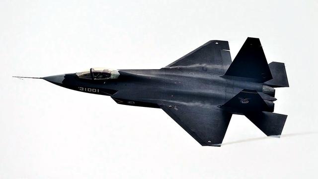 可能上003型航母的fc31鹘鹰我第五代单座双发隐形战斗机