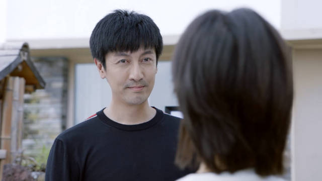 沈逸林想挽回和许朗的感情,许朗看到突然来的沈逸林非常生气!