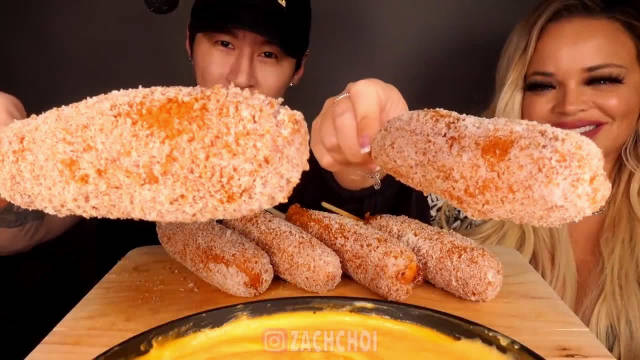 网红同款一起吃芝士热狗棒蘸奶酪06150615