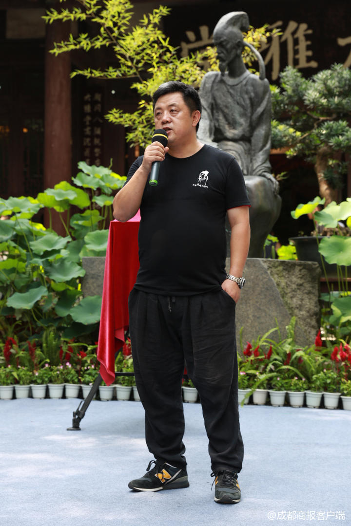 追寻诗和远方 央视纪录片《跟着唐诗去旅行》成都开机