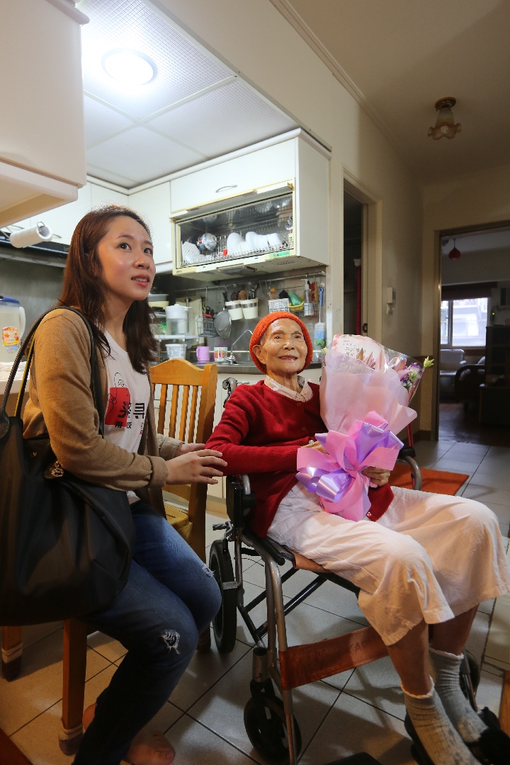 用网络为历史遗憾画上句点——台湾青年周思妤助老兵两岸寻亲