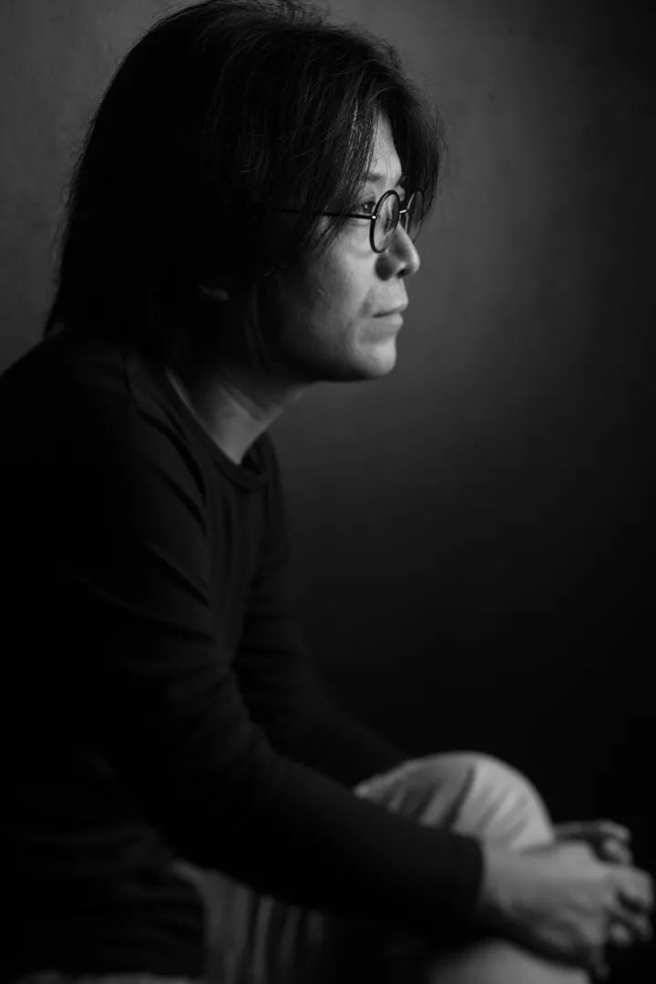 赵迎新摄影人,出版人,策展人.