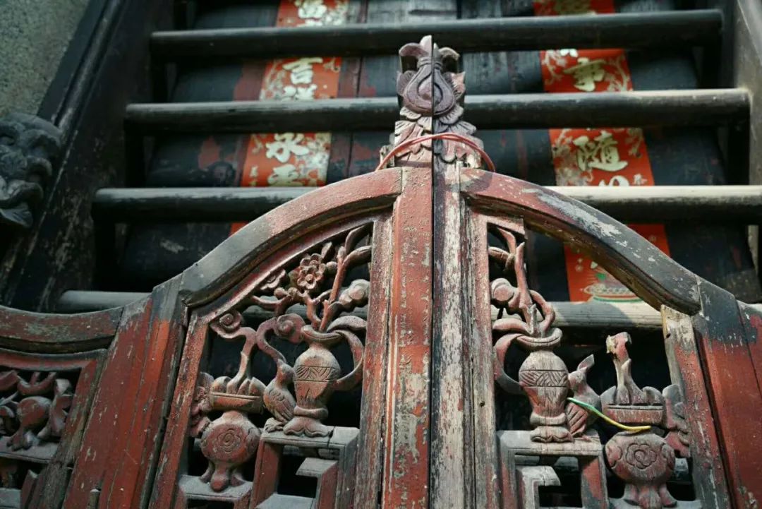 第一重是屏风门西关大屋三重门是至今保存较完整的西关传统民居在这里