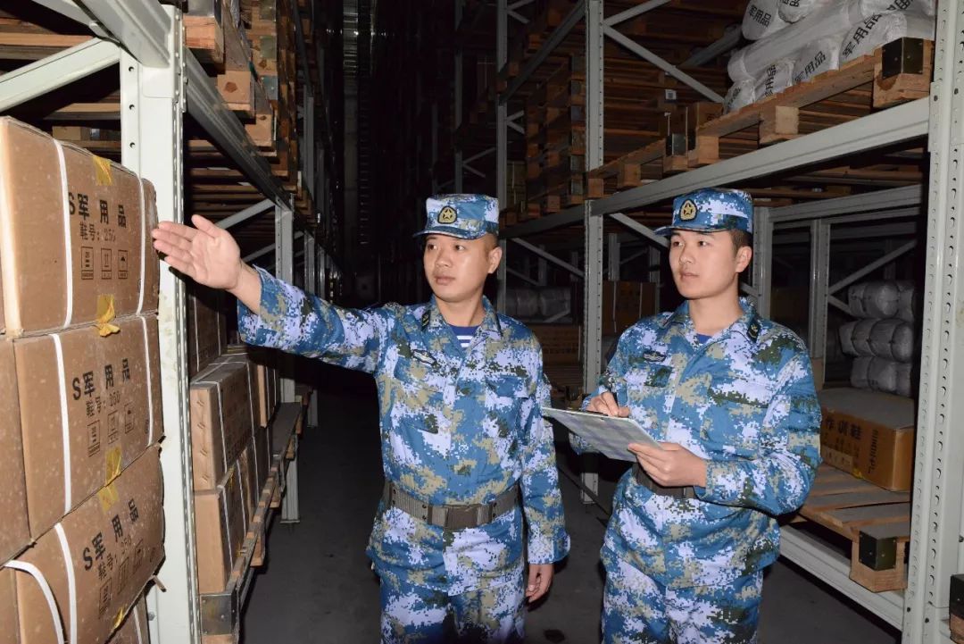 我是一名海军,却连码头都不曾上过,自打新兵入伍分到洞库,就未再离开